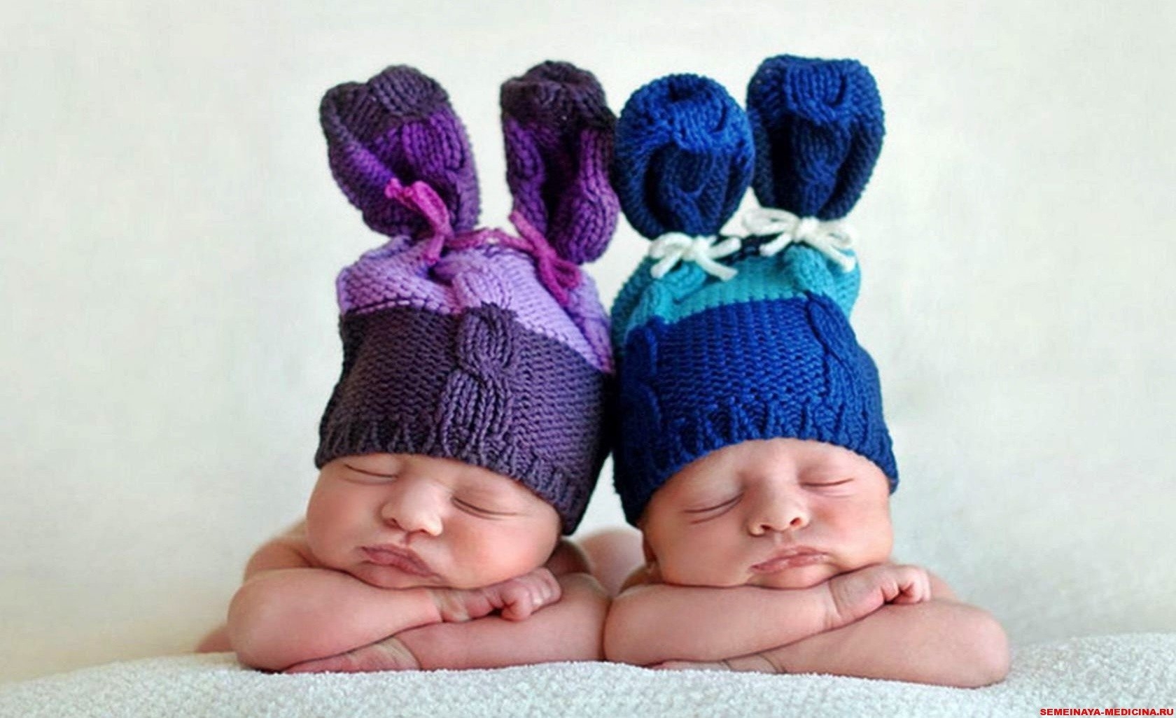 Поздравление братьям близнецам. Поздравляю с двойняшками. С днём рождения двойняшек. Двойняшки и Близнецы. С рождением близнецов мальчиков.