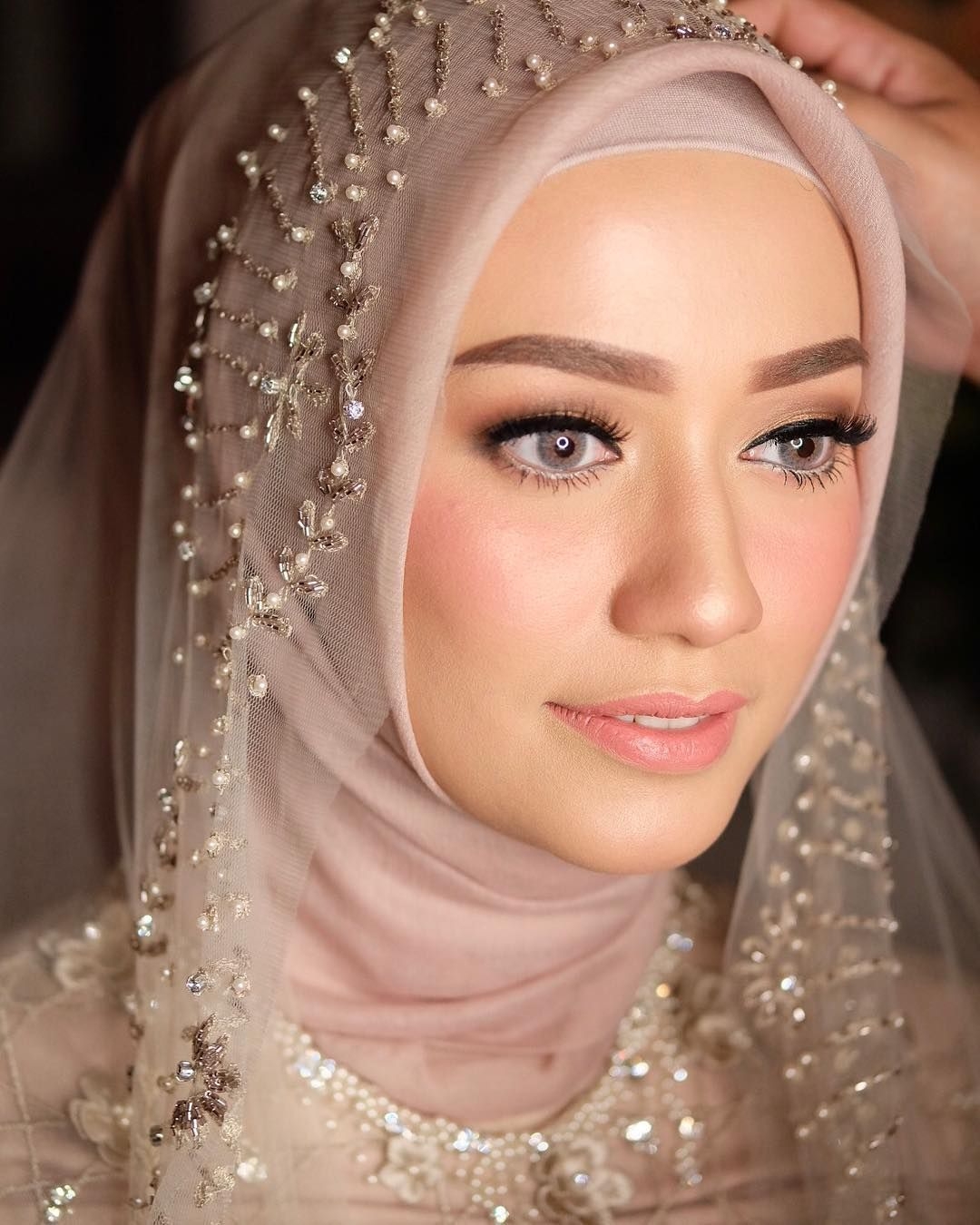 Мусульмански свет. Гелин хиджаб. Макияж для никаха. Мусульманский свадебный макияж. Красивые невесты мусульманки.