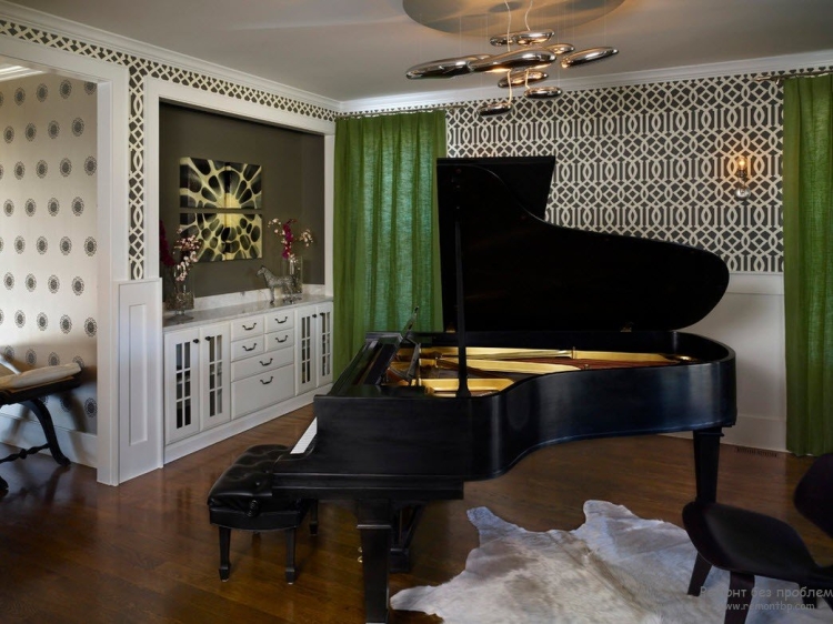 Пианино в интерьере маленькой комнаты