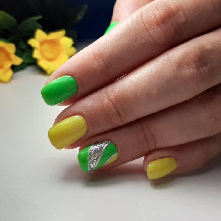 Маникюр салатовый с желтым