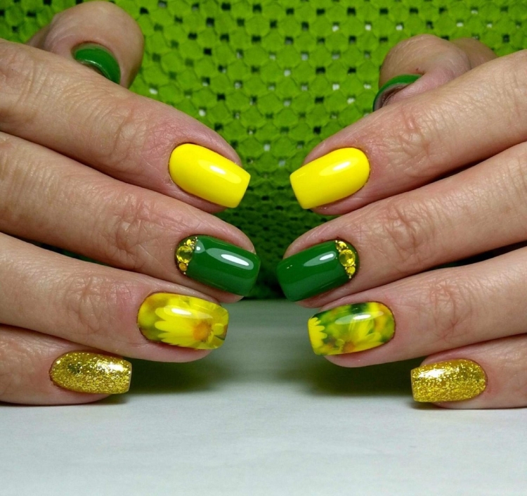 Желтый маникюр с зеленым