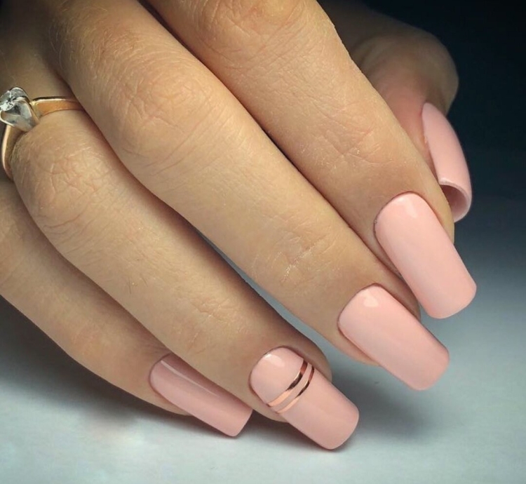 Ногти короткие