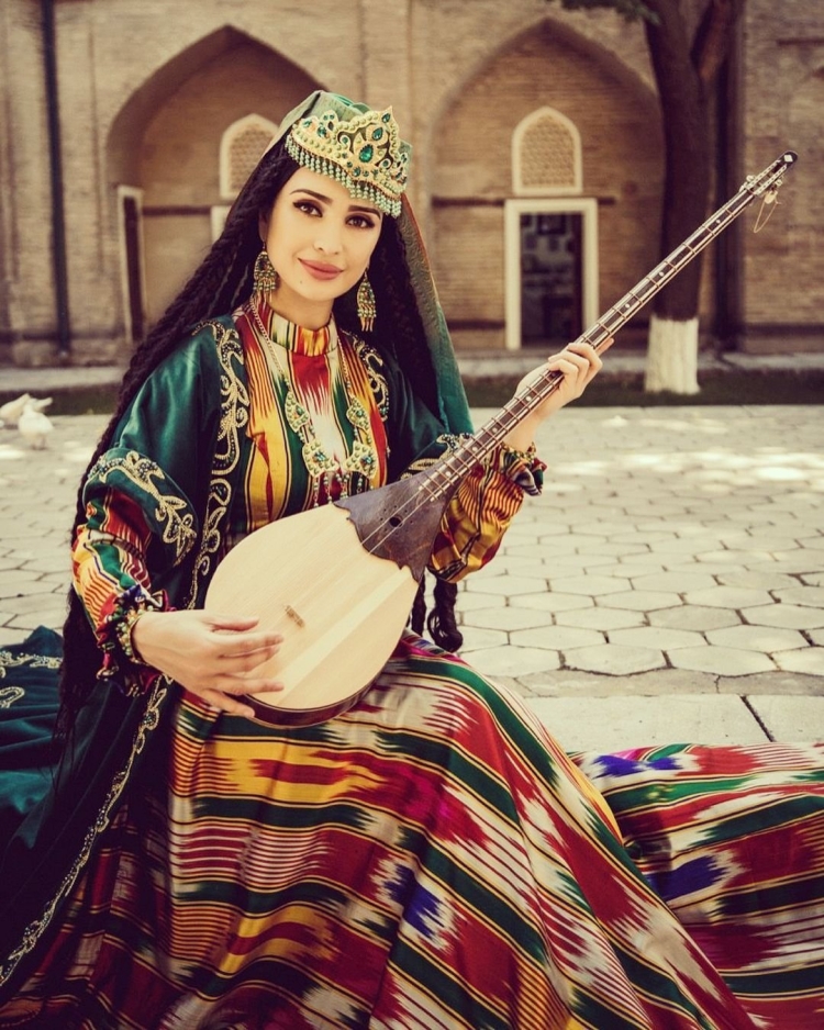 Узбекский костюм женский
