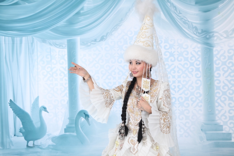 Казахский костюм женский