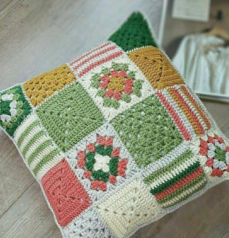 Вязаные подушки крючком