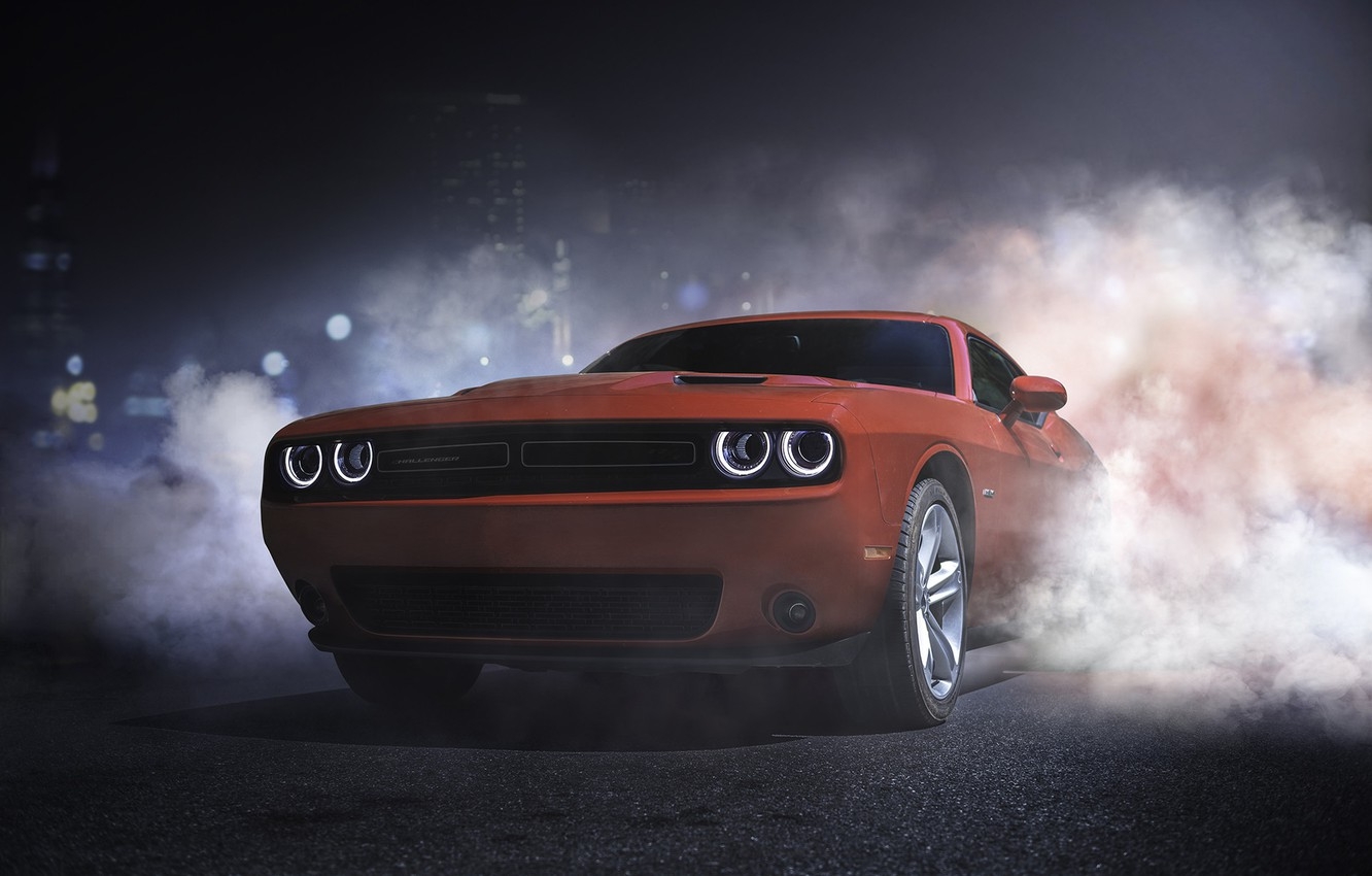 Dodge Challenger черный ночью