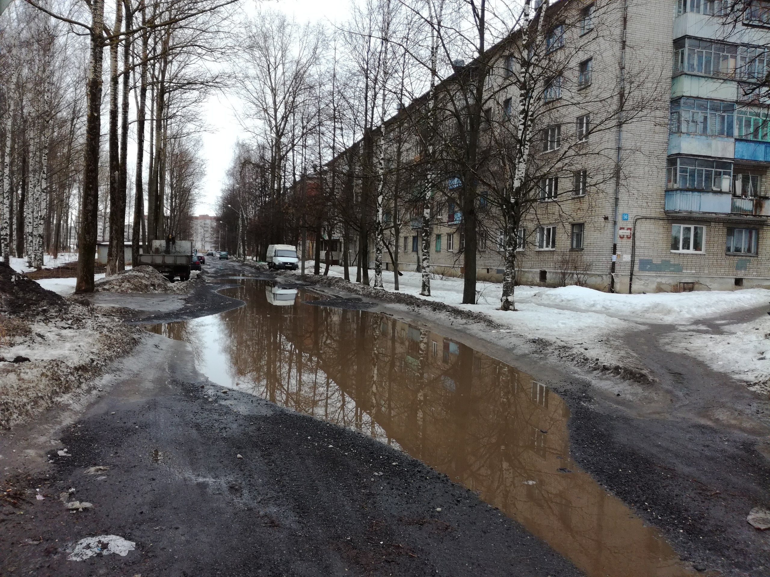 Поговори грязно. Улица весной в России.