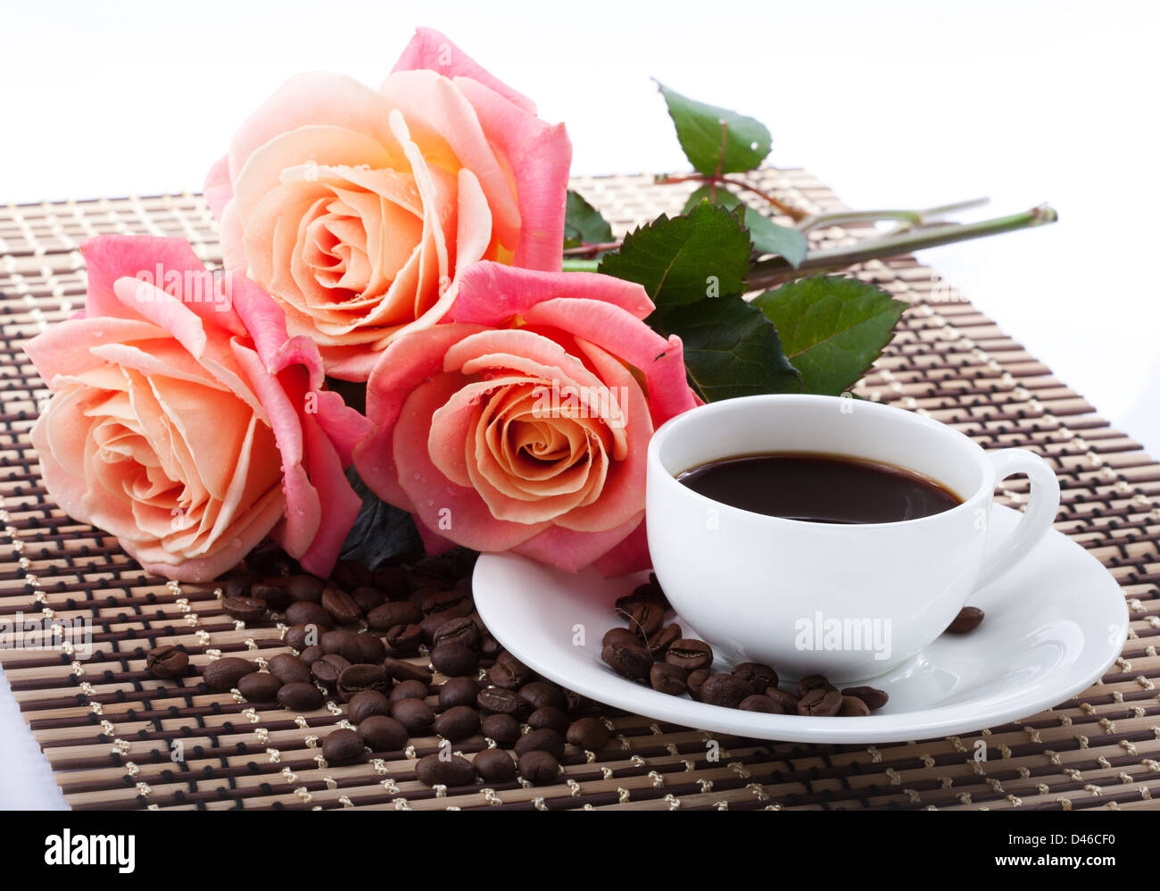 Цветы доброе утро красивой девушке. Кофе и цветы. Доброе утро с цветами. Доброе утро розы и кофе.