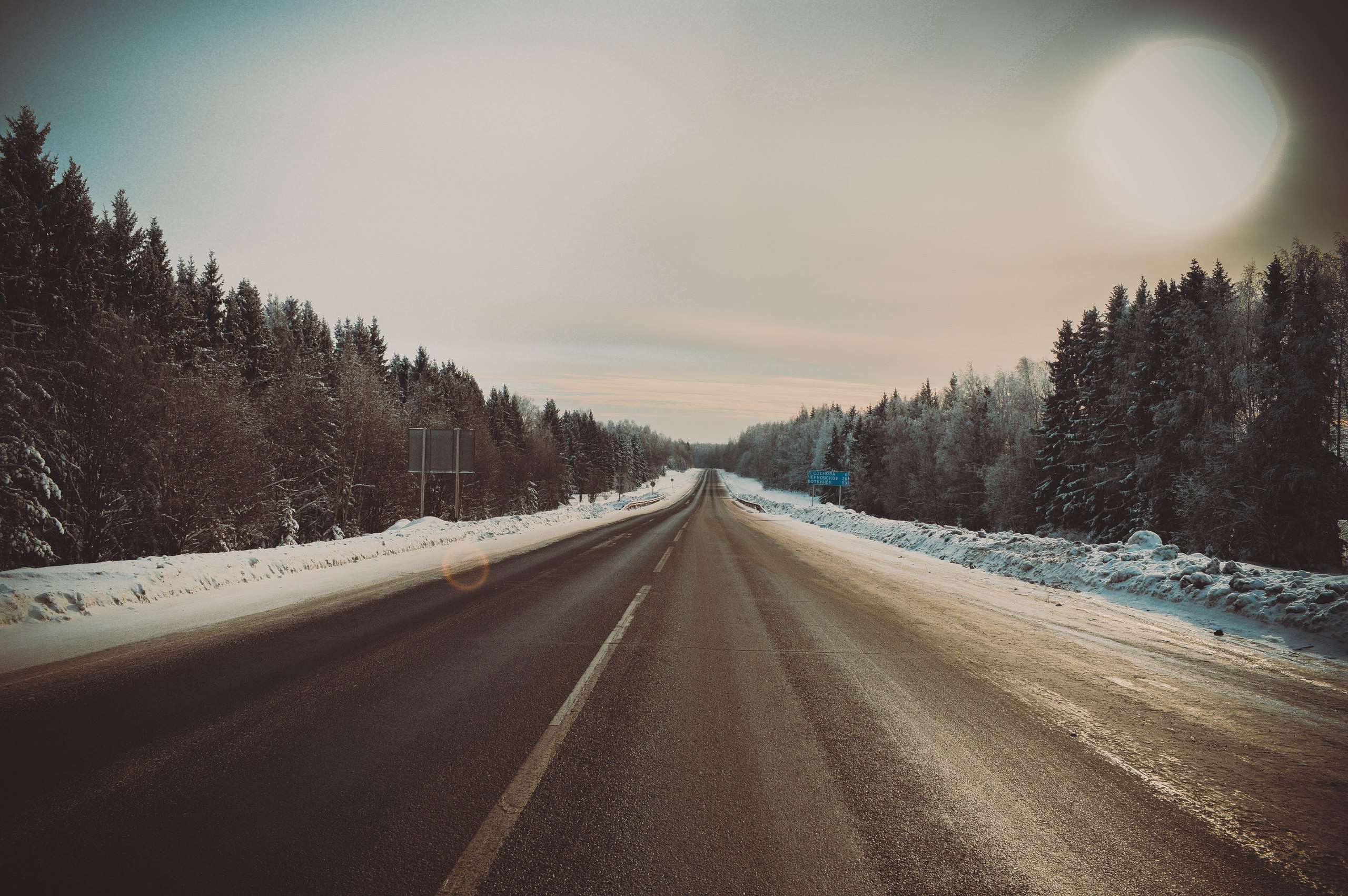 После долгой дороги. Дальняя дорога 2015. Зима дорога. Трасса зимой. Заснеженная дорога.