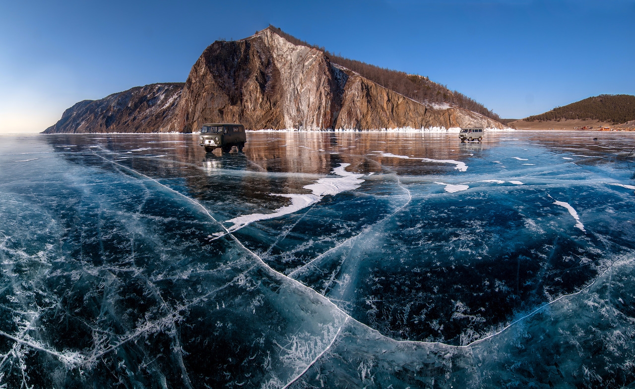 Глубина озера хорошего. Восточная Сибирь Байкал. Сибирь озеро Байкал. Озеро Байкал лед. Озеро Байкал самое глубокое озеро в мире.