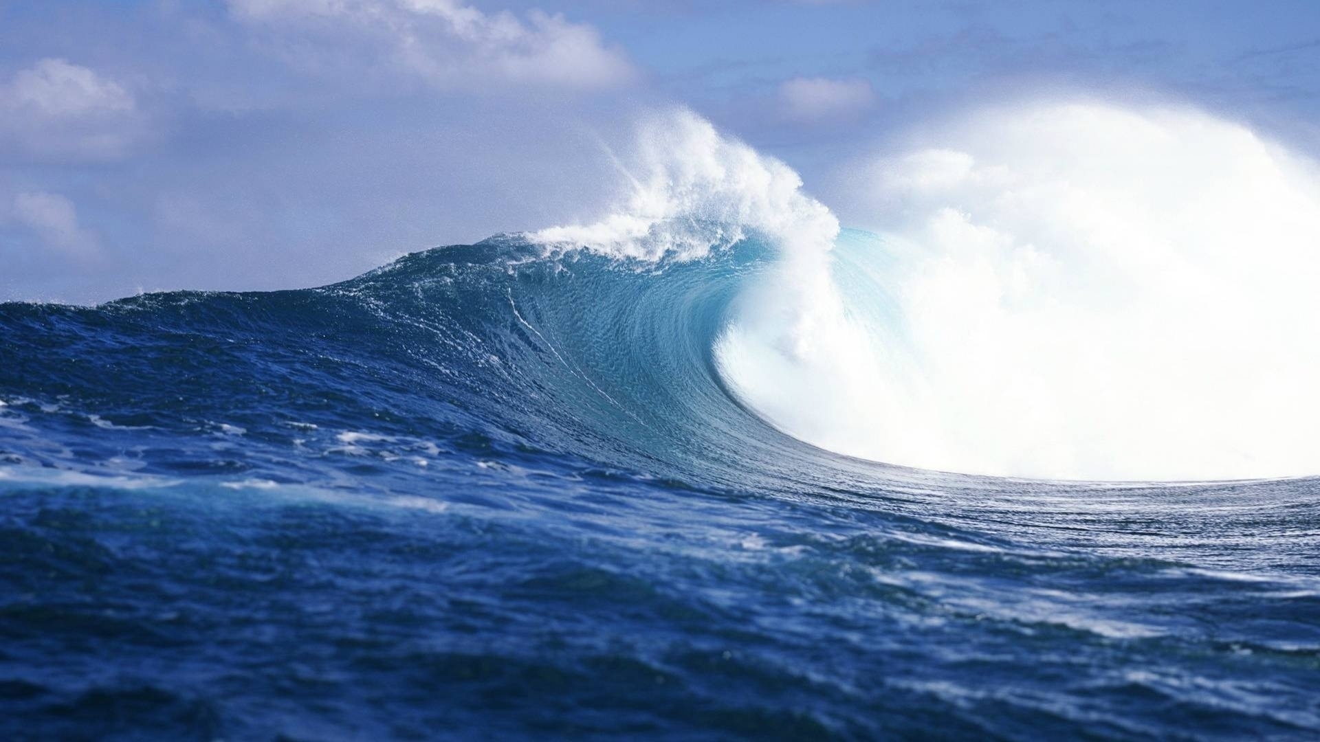 Видео океана лучшее. Вулкан Креницына волны шторм. Море, волны. Океан. Огромные волны в океане.
