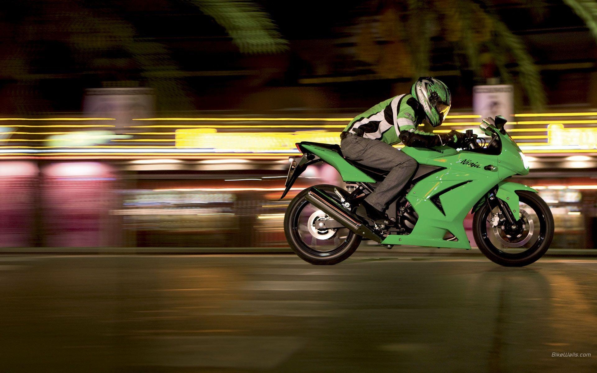 Kawasaki Ninja 250r мотоциклист