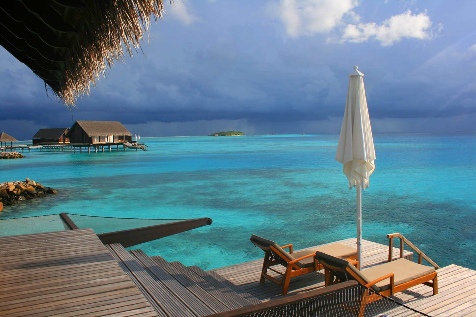 Погода мальдивы вода. Климат Мальдивских островов. Муссоны на Мальдивах. Дождь на Мальдивах.