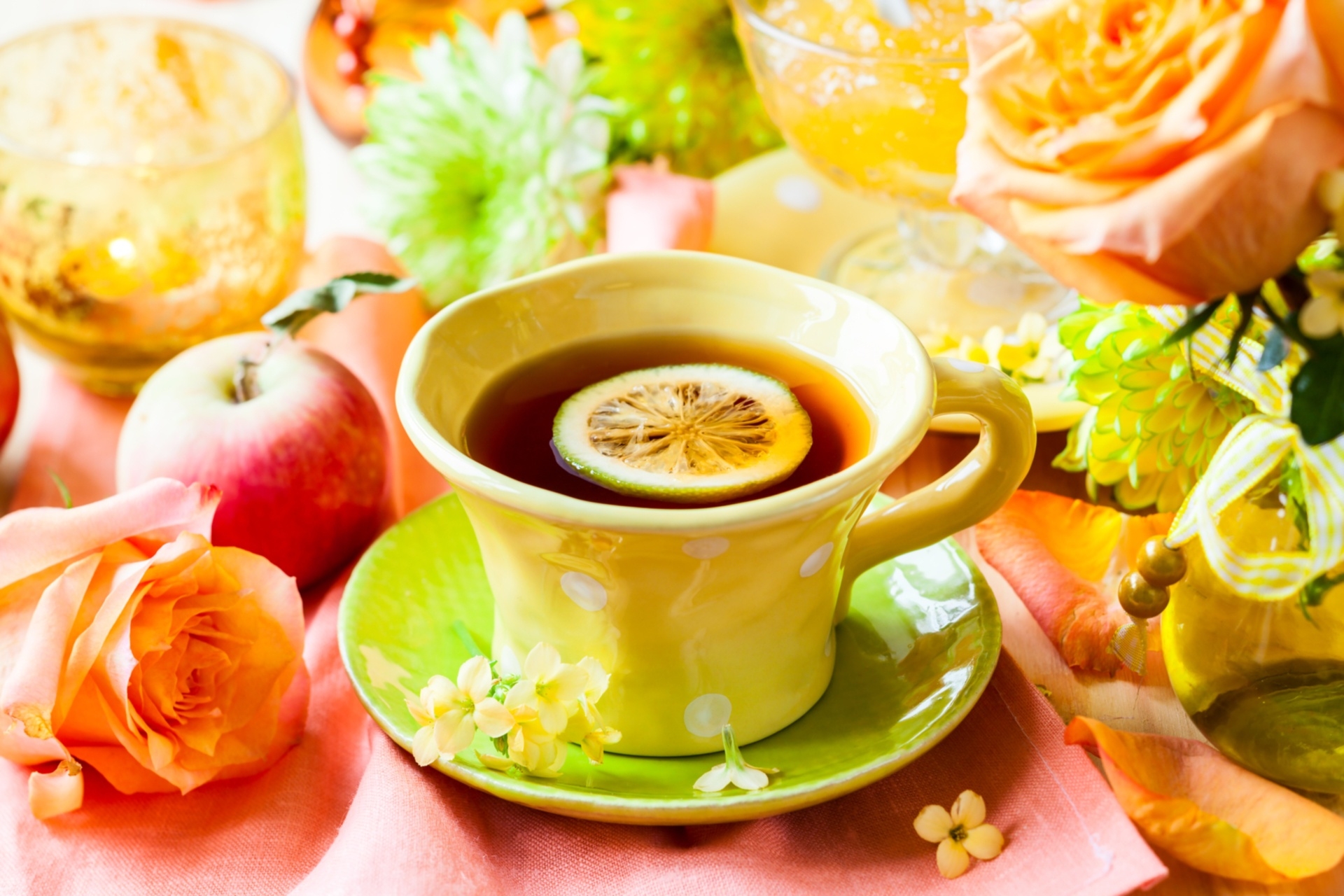 Доброе утро хорошего дня чаи. Чай с лимоном. Доброе утро с чаем. Красивые чашки для чая. Чашка с чаем.