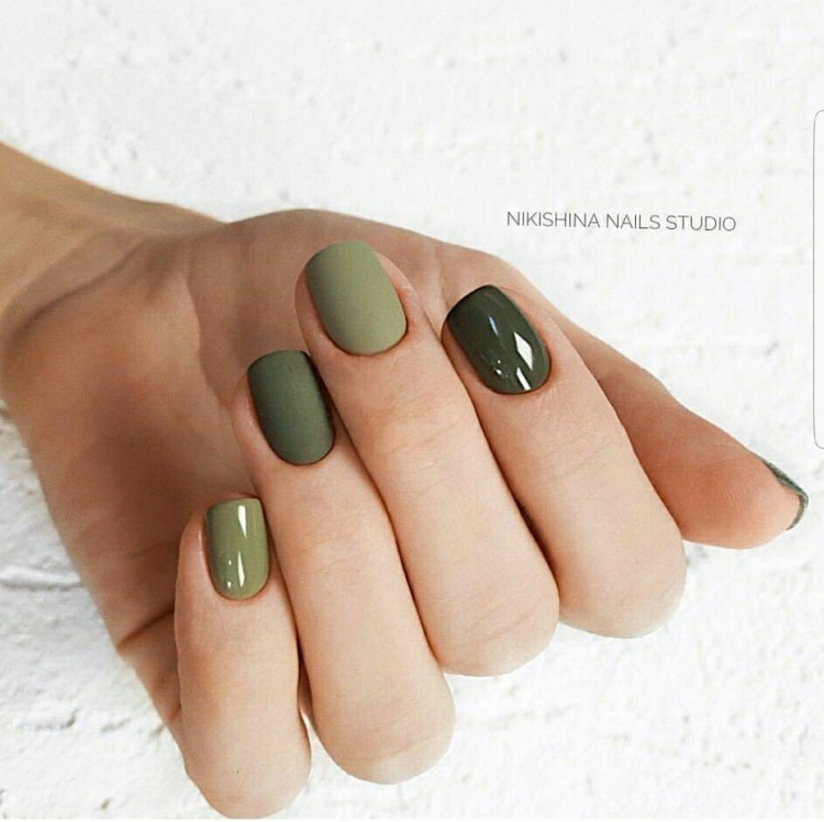 Маникюр овальный зеленый