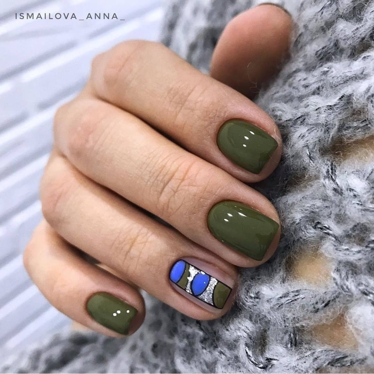 Маникюр оливковый с желтым