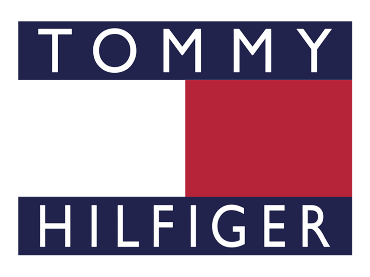 Девушка в одежде Tommy Hilfiger