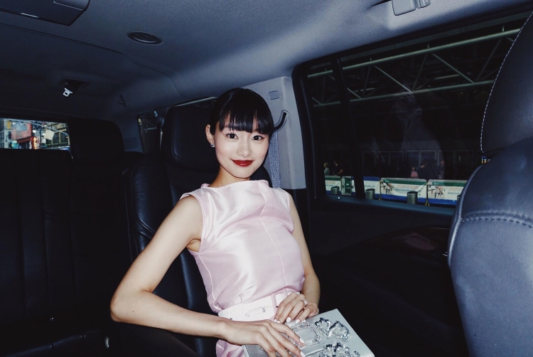 Shioli Kutsuna в бикини