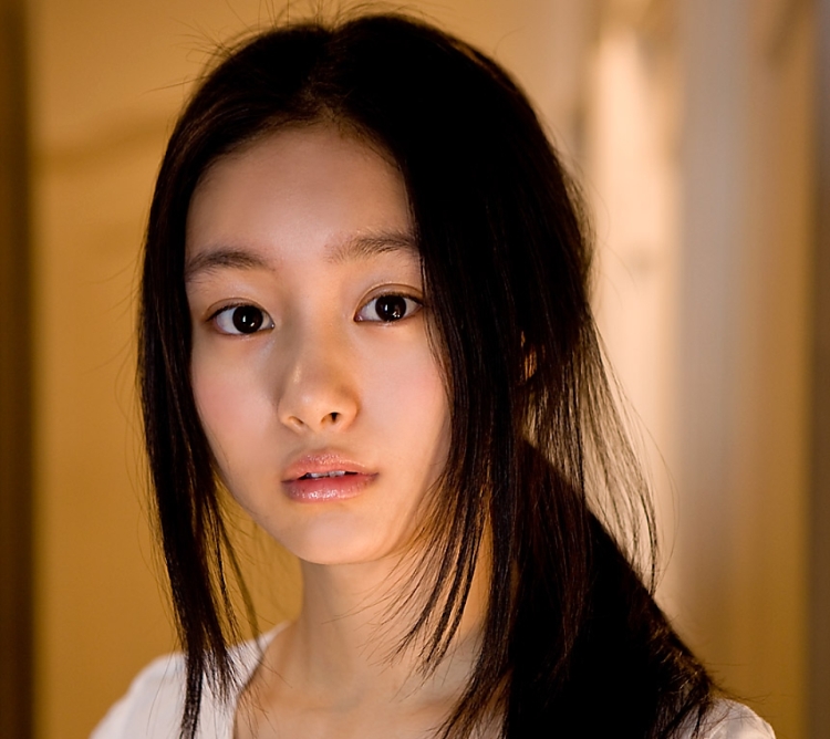 Shiori Kutsuna feet