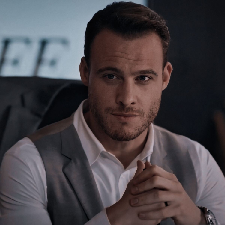 Керем Бурсин (Kerem Bursin)