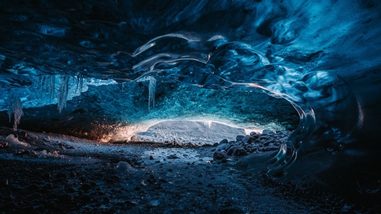 Ледяные пещеры Исландии