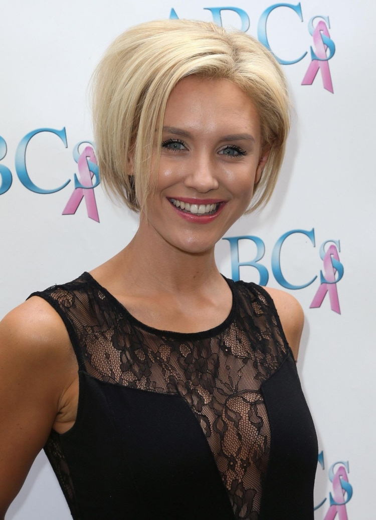 Nicky Whelan Pics