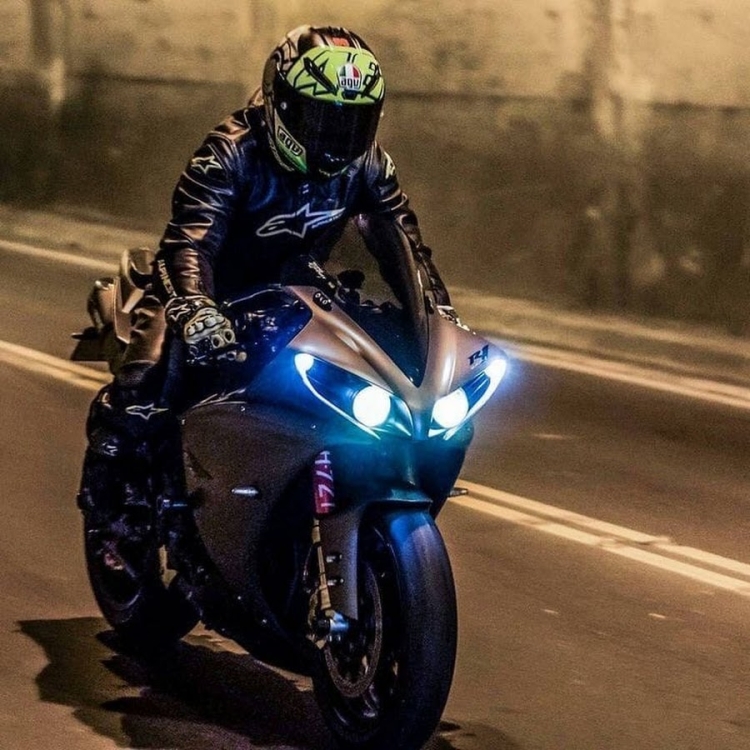 Yamaha r1