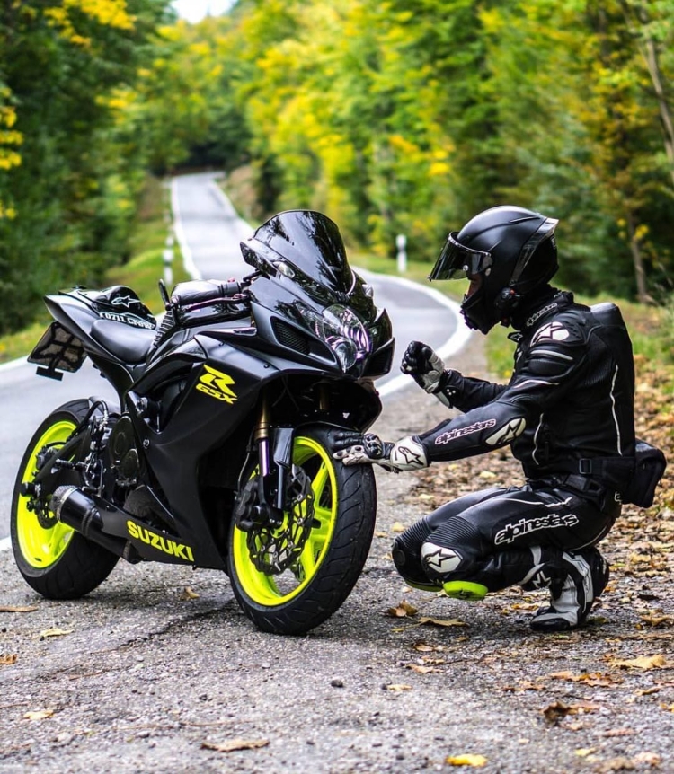 Байкер на BMW 1000rr
