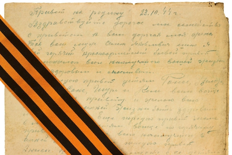 Книги о войне на прозрачном фоне