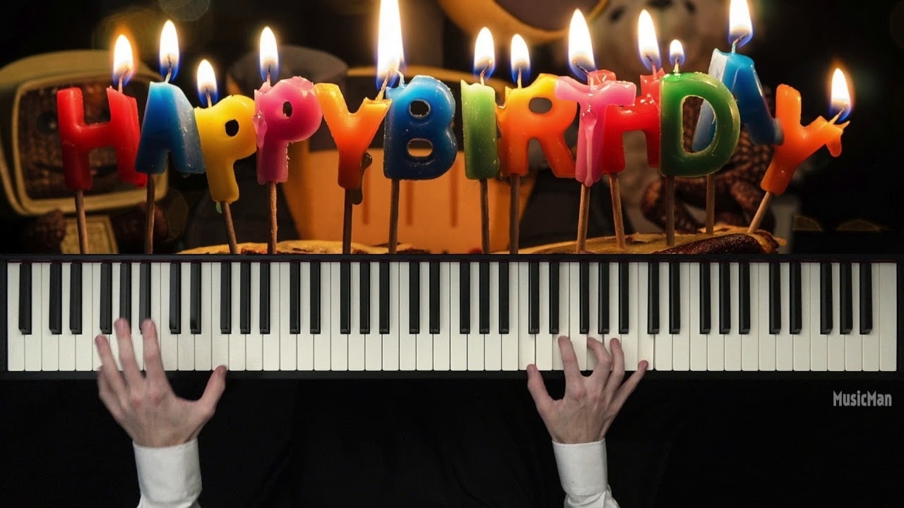 Детский день рождения музыка веселая. С днем рождения фортепиано. С днём рождения на пианино. С днем рождения пианисту. Открытка с днем рождения с роялем.
