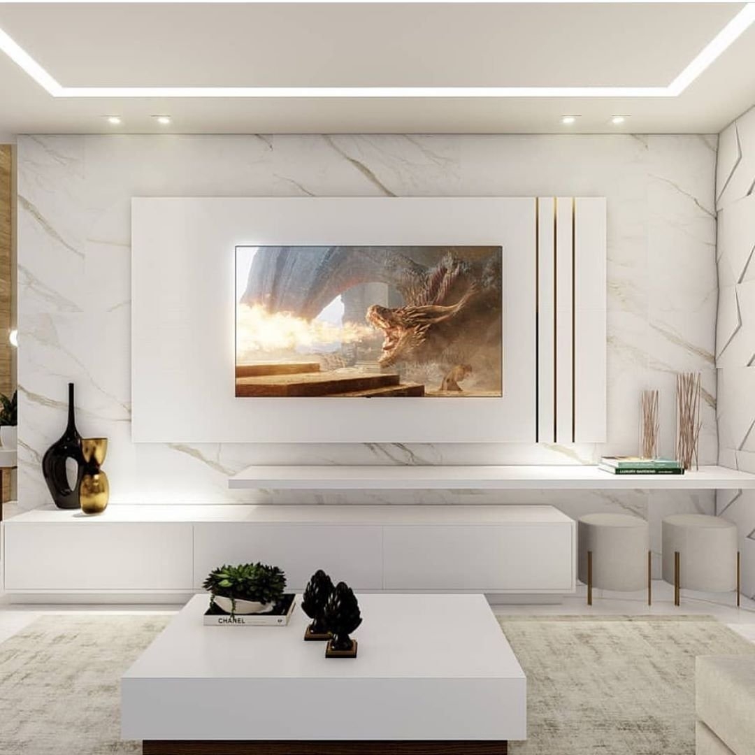 Современная стена с телевизором. Декор стен в гостиной в современном. Телевизор на стене в интерьере. Современная отделка стен в гостиной. Гостиная в современном стиле.