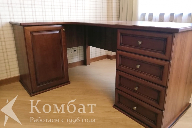Глория-Люкс стол письменный 1050