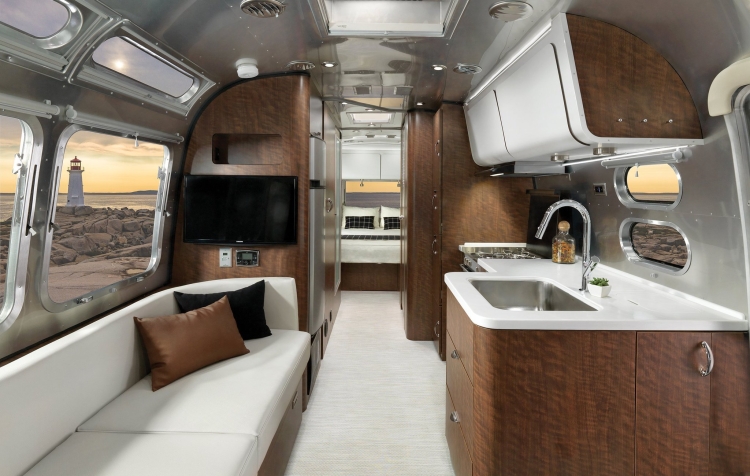 Автодом Airstream Globetrotter