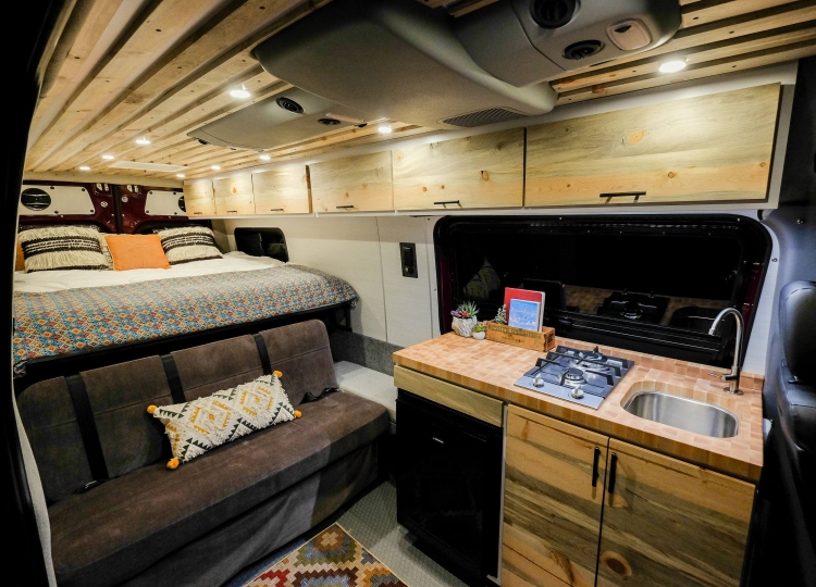 Mercedes Vario 4x4 Camper Interior