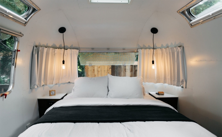 Airstream Trailer спальня
