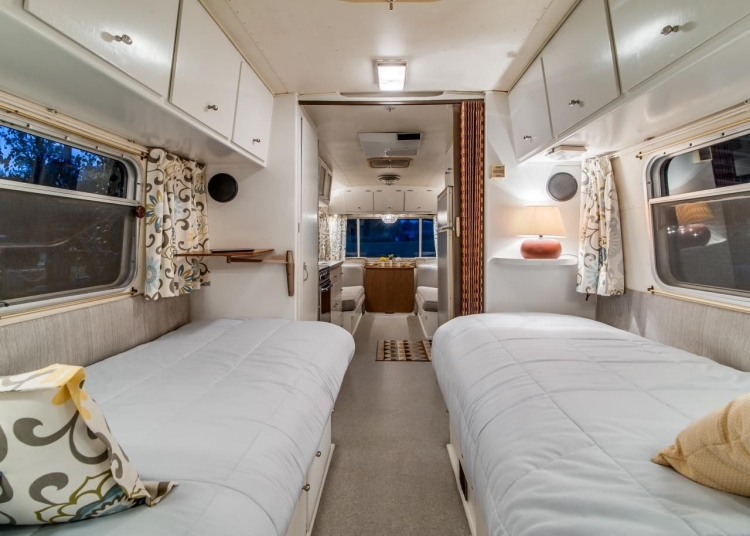 Airstream Trailer спальня