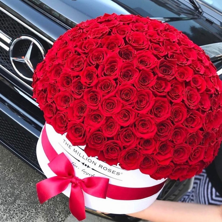 Шикарные огромные букеты в авто