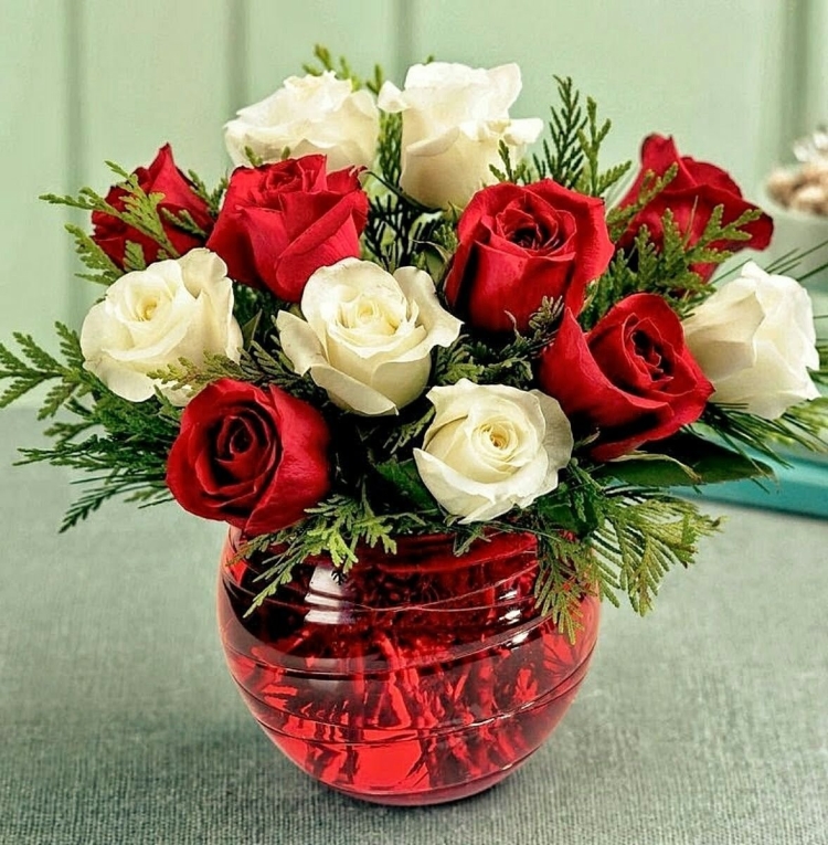 Букет цветов красивый в вазе