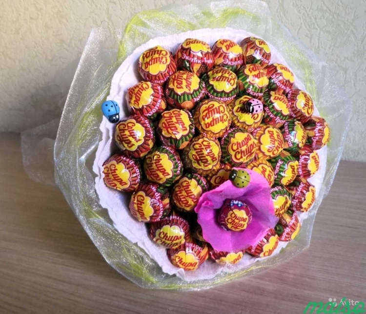 Букет из Чупа чупсов и Киндер