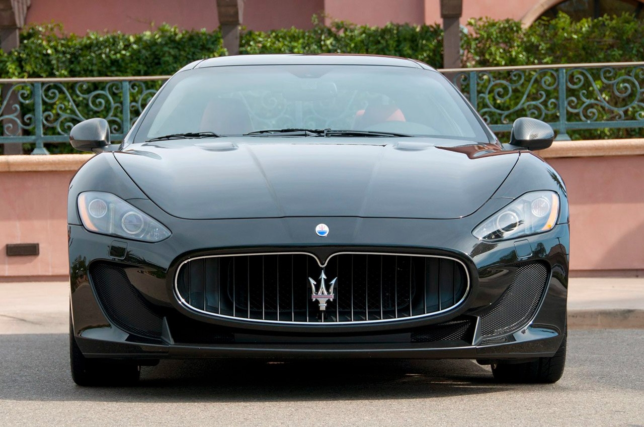 Maserati GRANTURISMO спереди