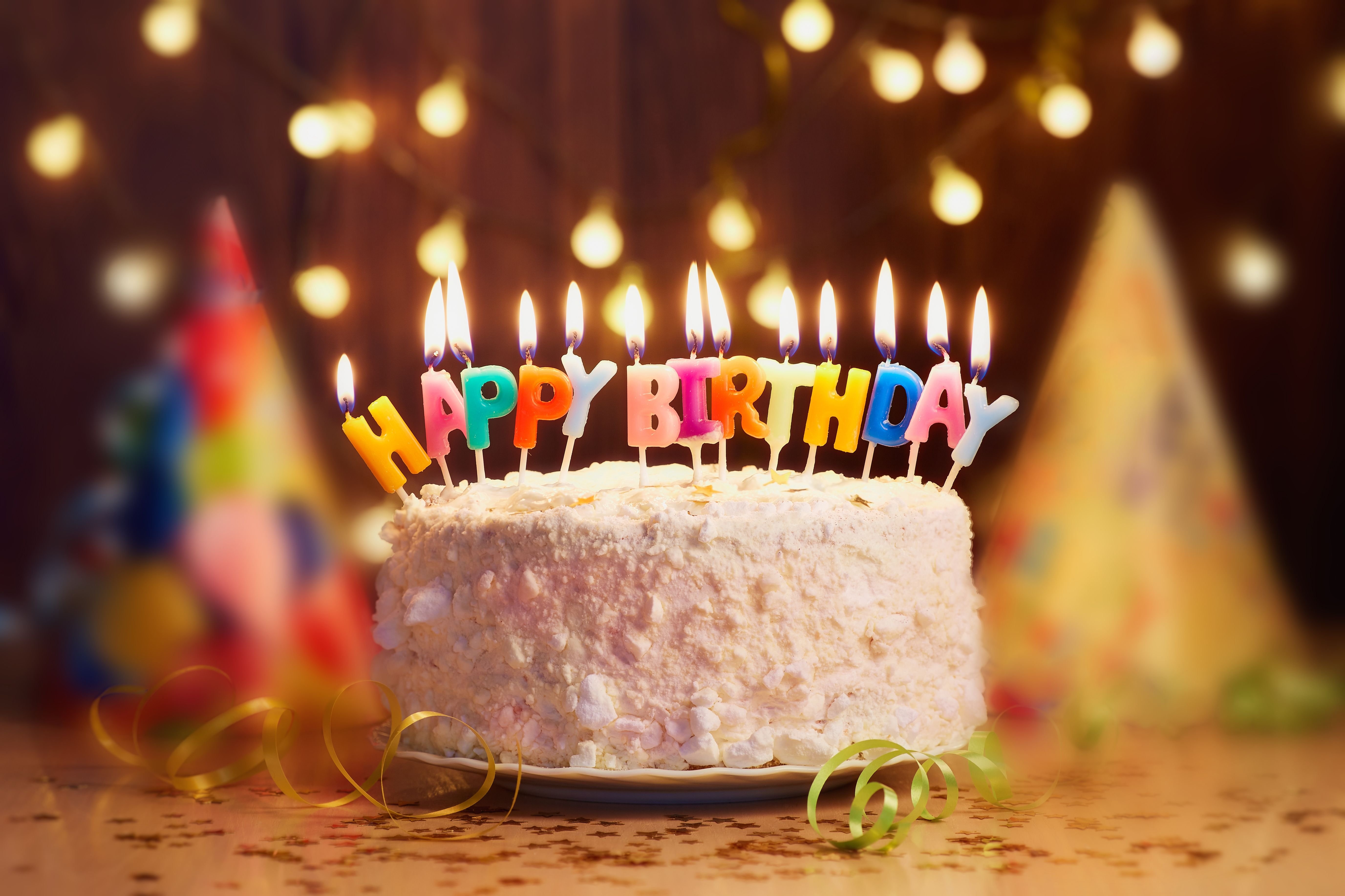 День рождения 12 января. Красивые тортики на день рождения. Свечи для торта. Именинный торт. Торт с днем рождения!.