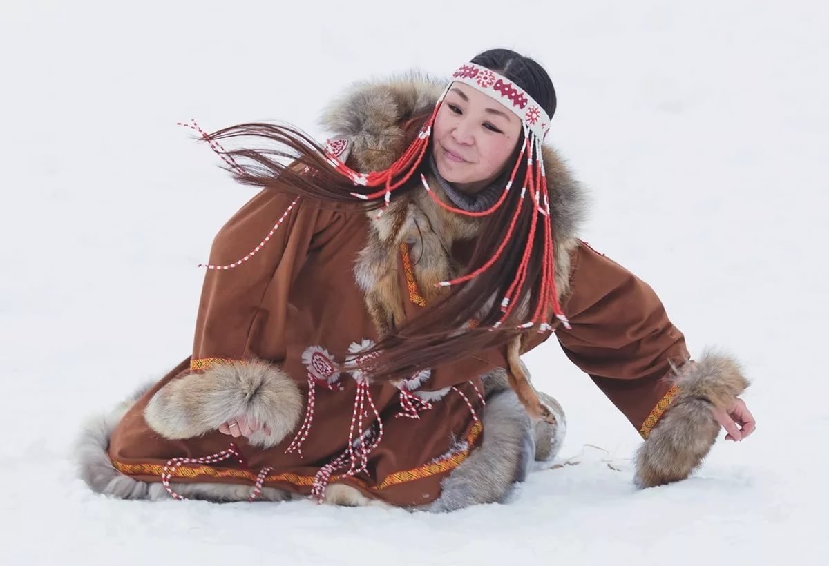 Женщины чукчи фото. Свадебные платья чукчей. Платье чукчи.