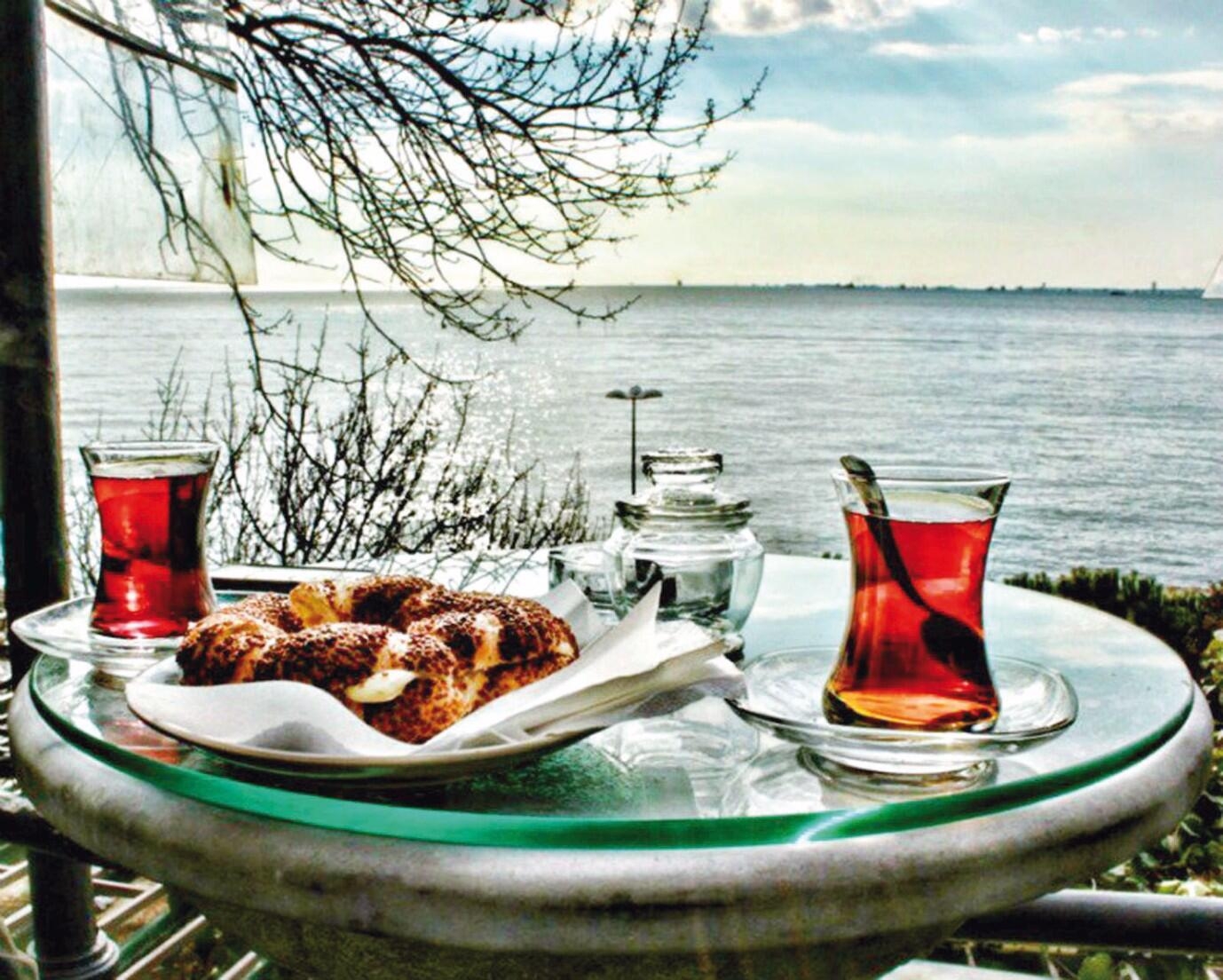 Доброе утро мужчине на турецком. Günaydin Гюнайдын Стамбул. Кофе и море. Завтрак у моря. Утреннее чаепитие.