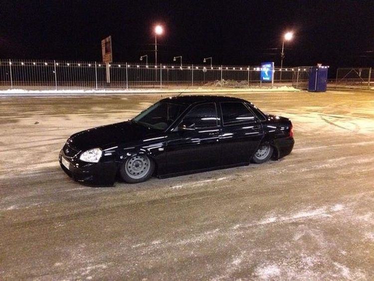 Низкая Приора черная тонированная Приора