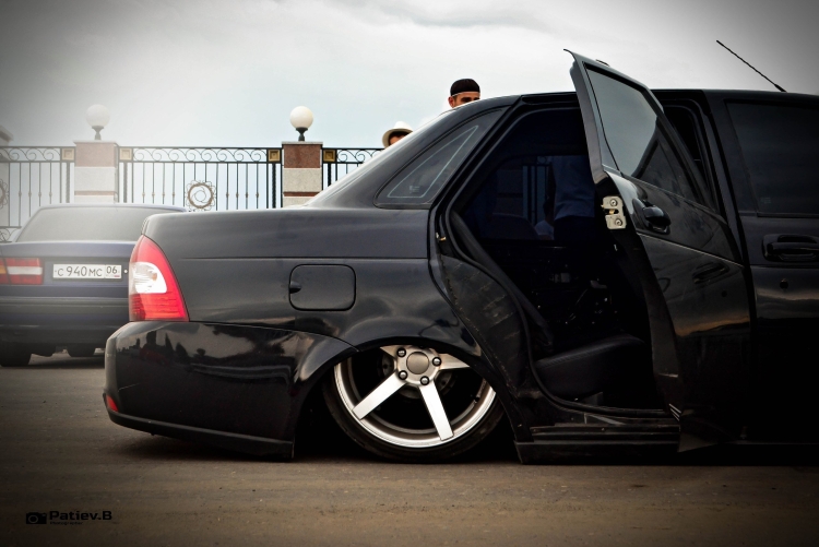 Лада Приора заниженная тюнинговая