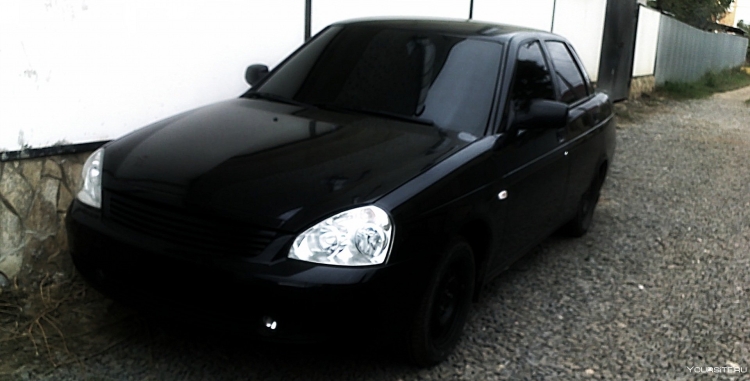 Приора седан черная тонированная