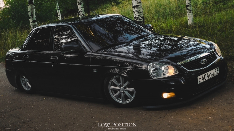 Лада Приора черная тонированная заниженная