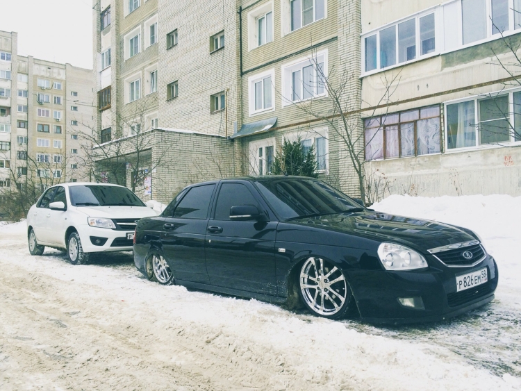 Лада Приора черная тонированная