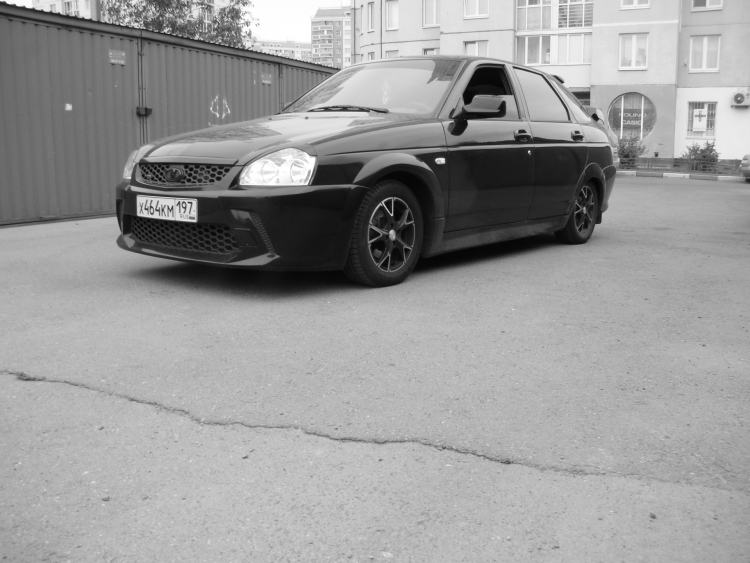 Лада Приора черная заниженная