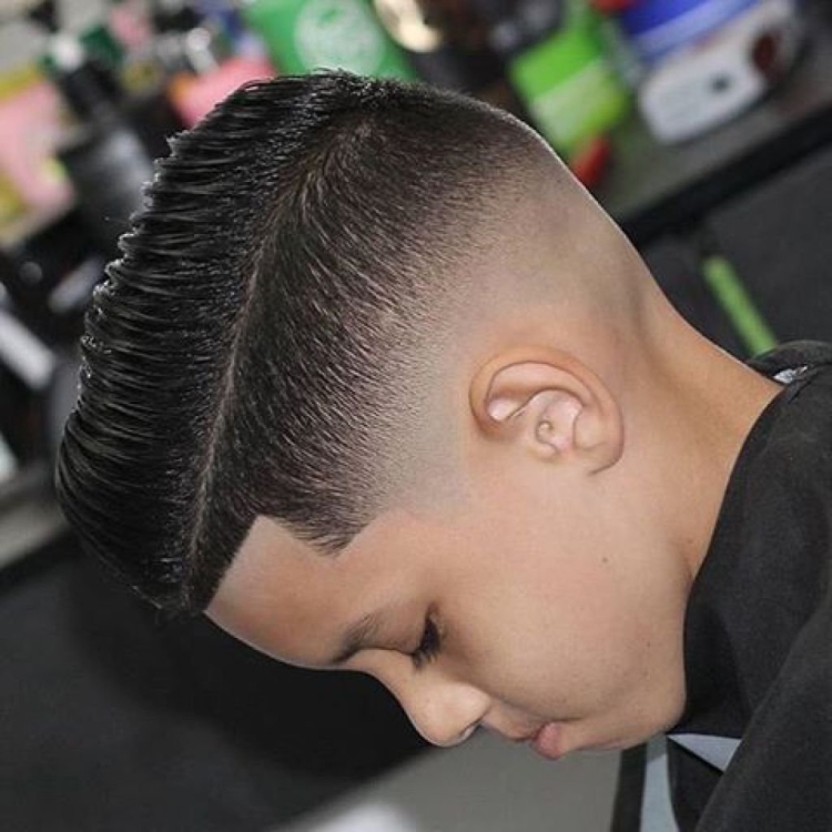 Прическа для мальчика с хвостиком